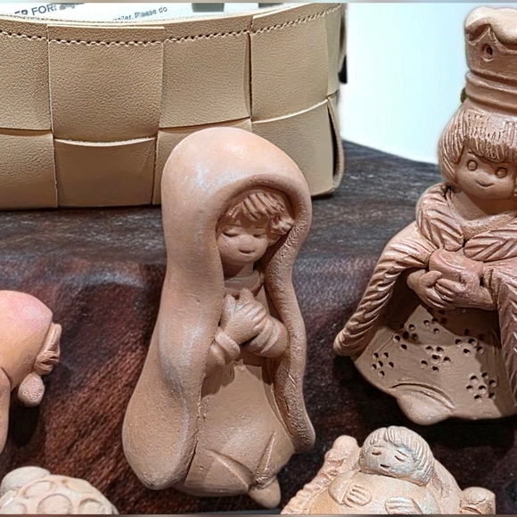 Vintage Handcrafted Terracotta 10-Piece Nativity Set - Folk Art - Picture 3 of 8